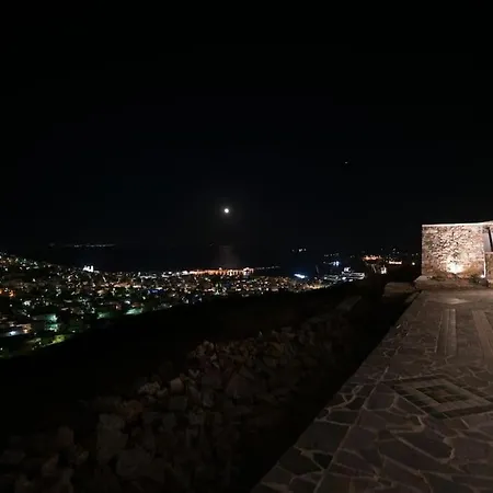 Ermoupolis Panorama Art Villa *